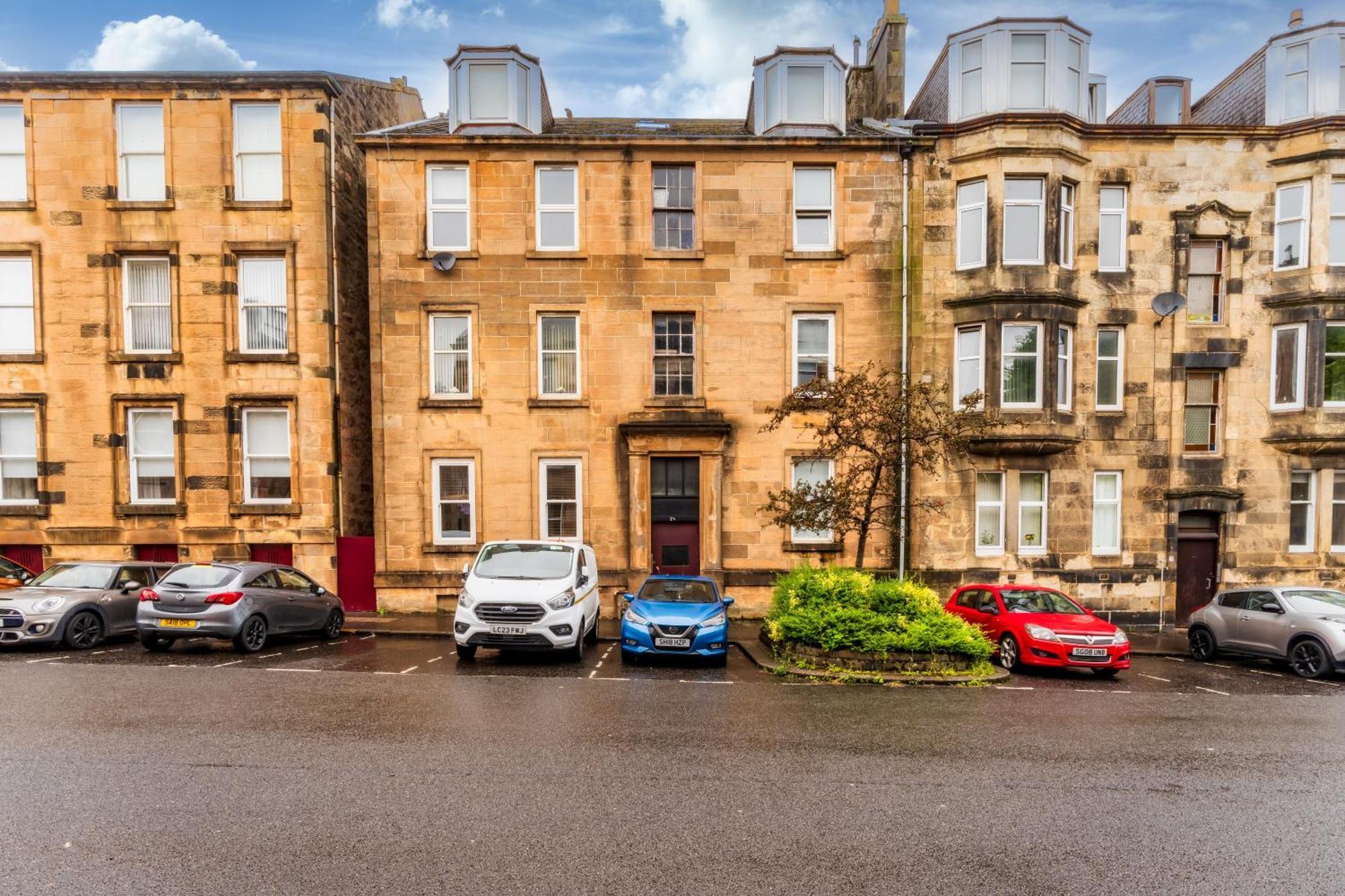 Cosy Retreat - Charming 2-Bed Apartment Greenock Eksteriør billede