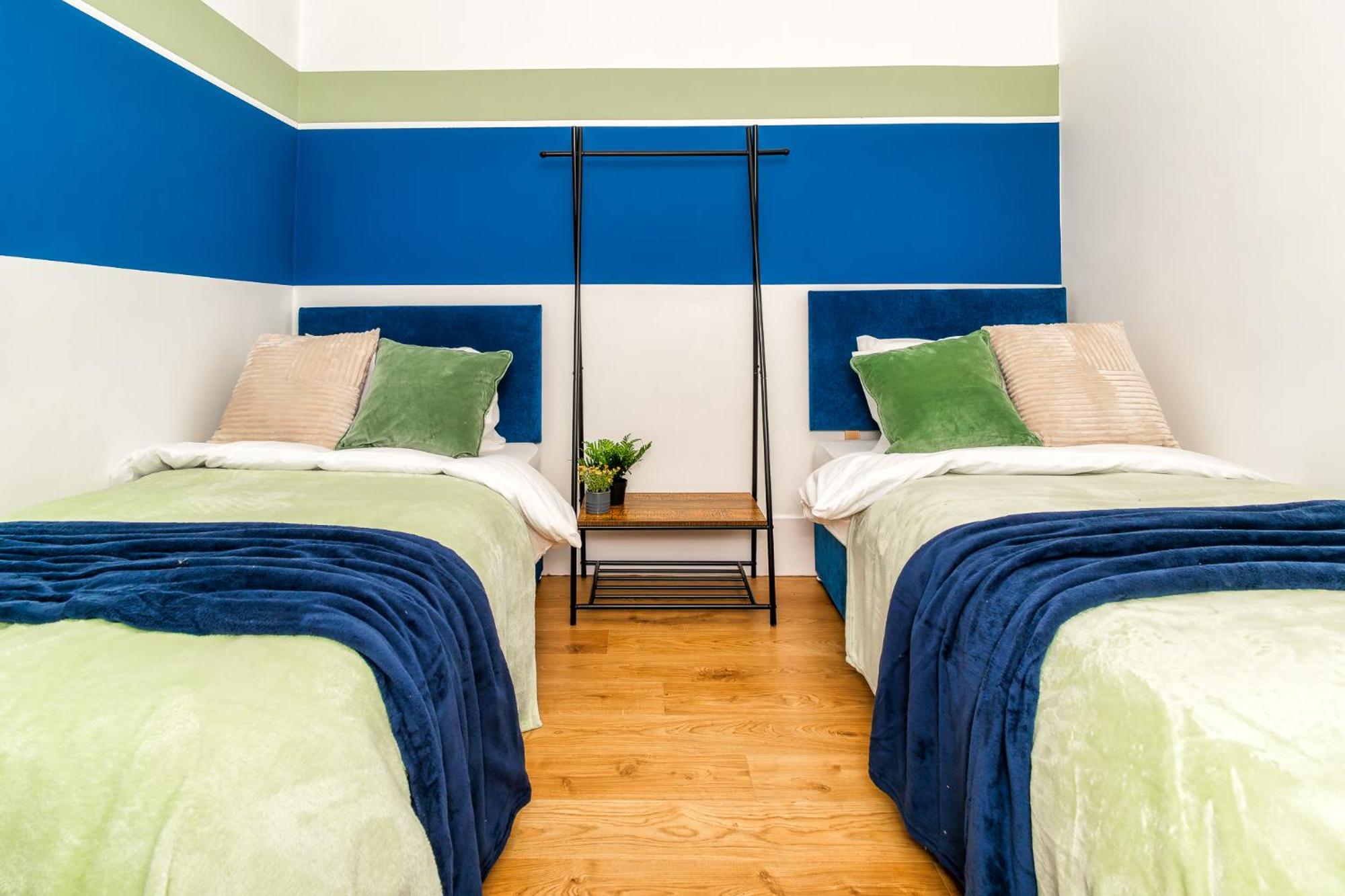 Cosy Retreat - Charming 2-Bed Apartment Greenock Eksteriør billede