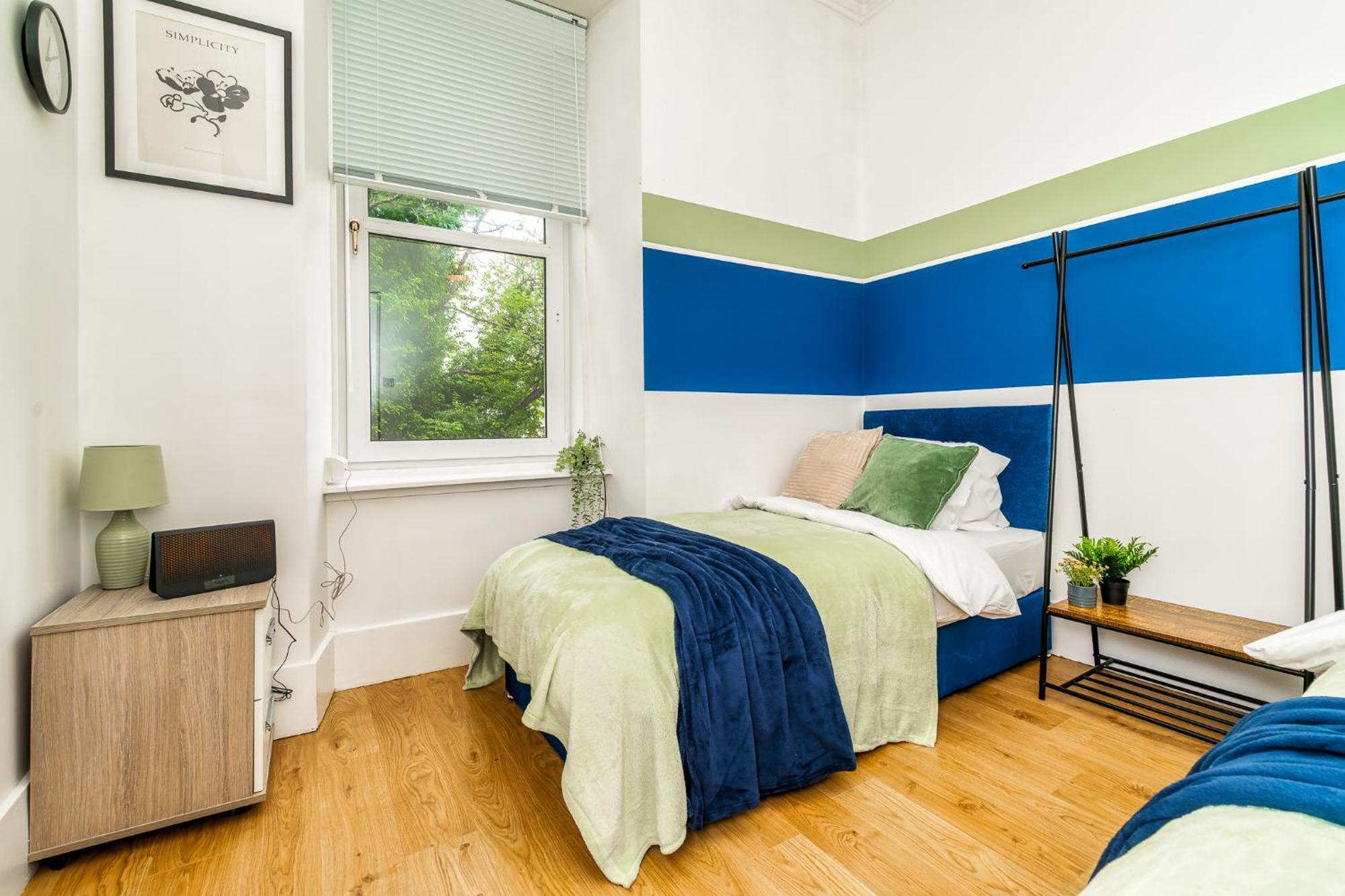 Cosy Retreat - Charming 2-Bed Apartment Greenock Eksteriør billede