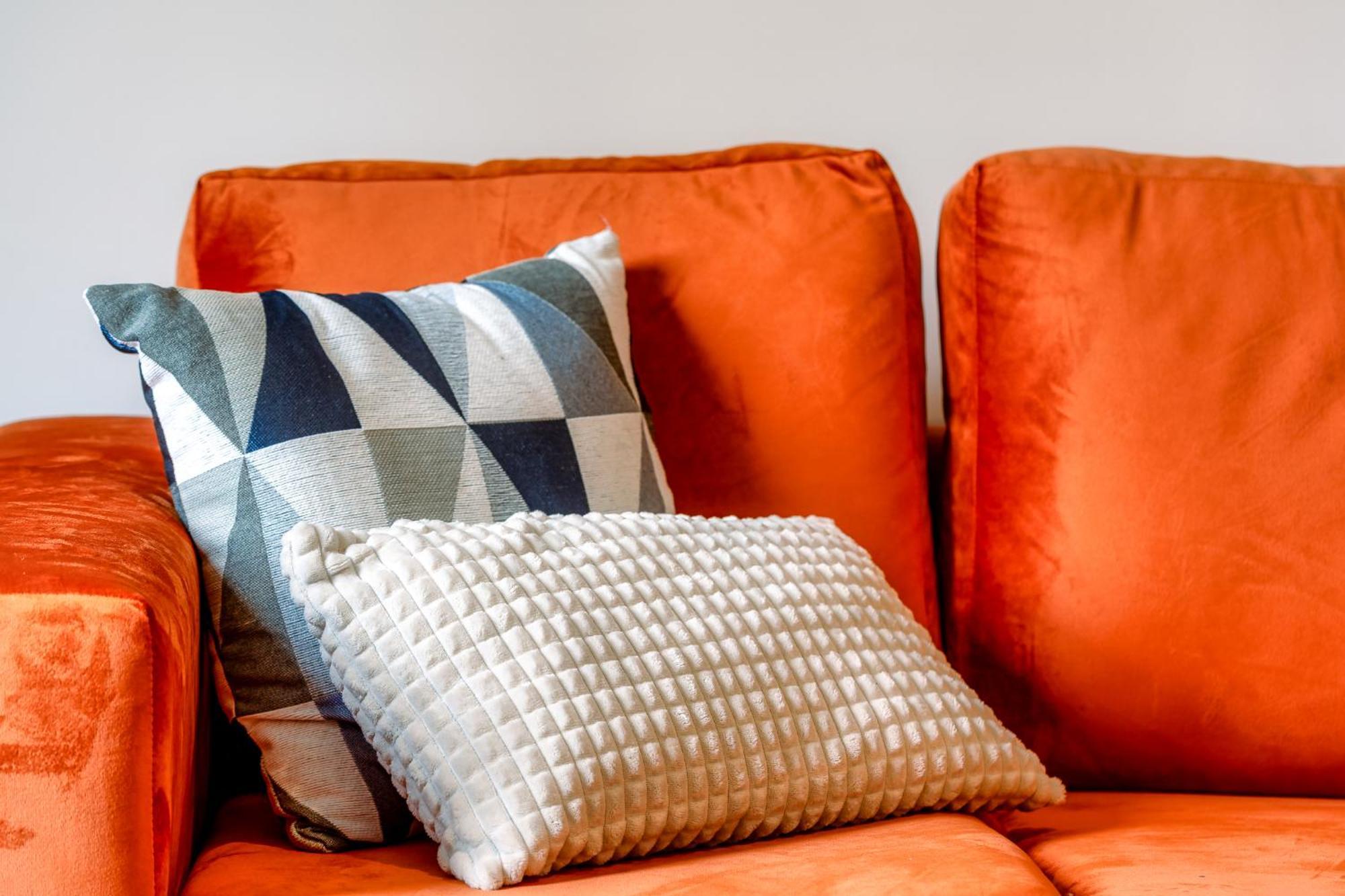 Cosy Retreat - Charming 2-Bed Apartment Greenock Eksteriør billede